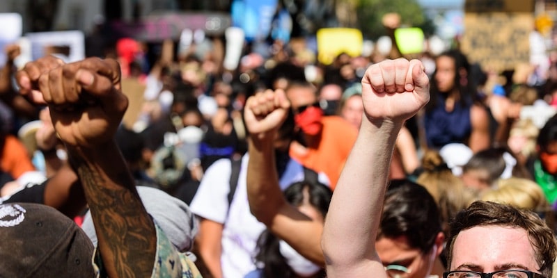 Movimientos sociales actuales y su relación con la democracia.